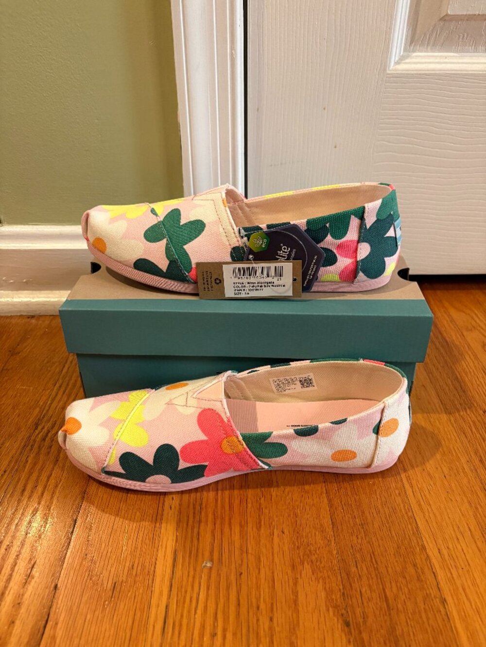NWT Toms Alpargata Pink Flowered - Size 7.5